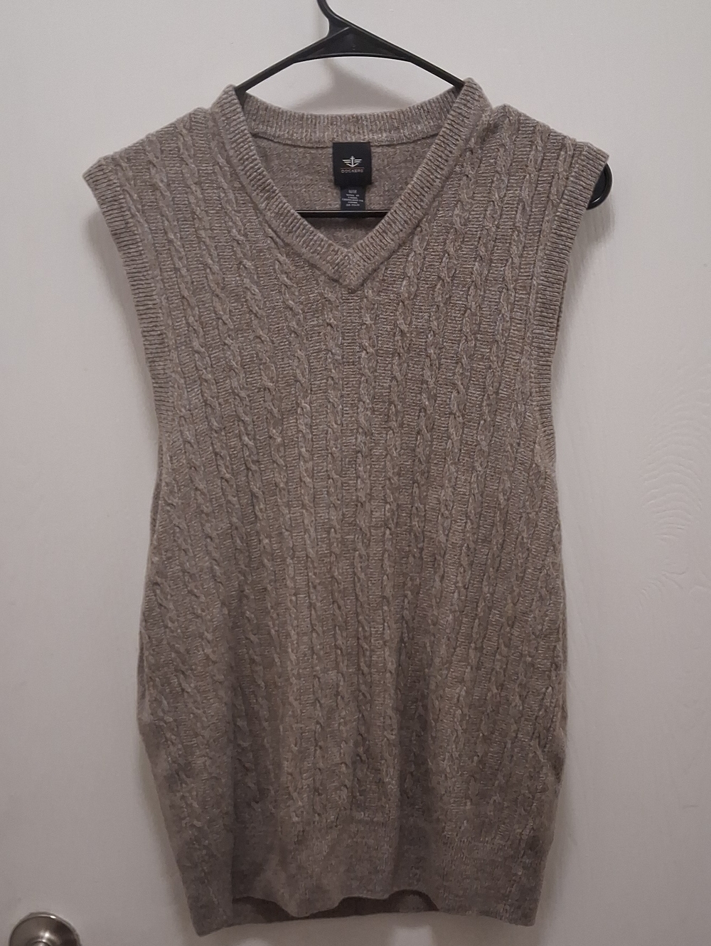 Dockers Taupe Cable Knit V-Neck Sweater Vest- Mens M